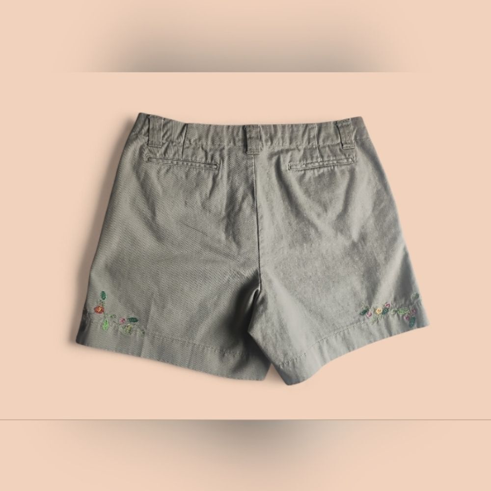 Y2K Gap Chino Style Shorts Women Sz 8 Beige Floral Embroidery Cotton